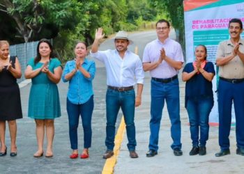 Entrega alcalde de Xochitepec obras de rehabilitación vial