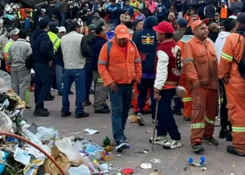 Trabajadores tiran basura en la alcaldía Cuauhtémoc por falta de pago