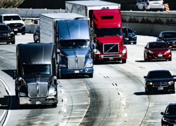 Industria de vehículos pesados en México proyecta cifras récord en 2024 impulsada por demanda y nearshoring