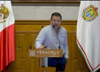 Autoridades trabajan en carril provisional en la autopista Acatzingo-Ciudad Mendoza tras bloqueo por deslave