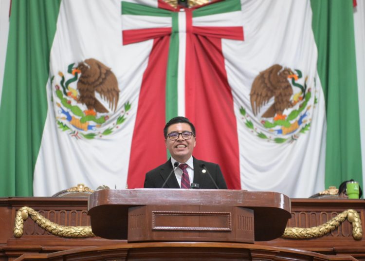 Plantea Alberto Vanegas condiciones laborales dignas en gasolineras, supermercados, hoteles y restaurantes