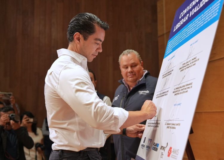 AMIS y Municipio de Querétaro firman convenio “Si choco, me muevo” para impulsar movilidad segura