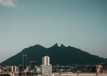 Nuevo León solicita a la CRE gasolina de mayor calidad para reducir la contaminación invernal