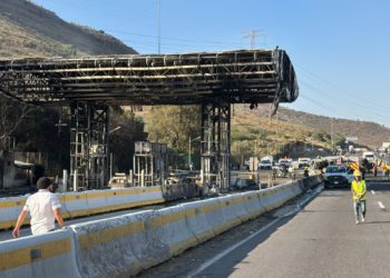 Explota pipa de Pemex en la autopista Chamapa – Lechería