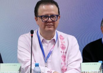 Felipe de la Mata Pizaña lanza su novela Las Heridas en la FIL Guadalajara 2024