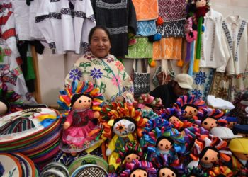 Secretaría de Turismo presenta la feria “Artesanos en el Corazón” en el Zócalo Capitalino