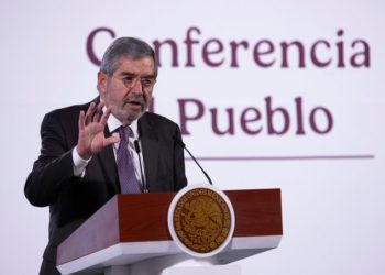 Alista gobierno Botón de alerta para migrantes mexicanos en EU ante posibles detenciones