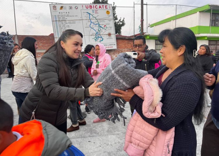 Alcaldesa da inicio al programa “Cobijando Amecameca”