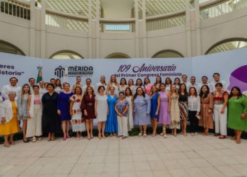 Alcaldesa de Mérida entrega propuesta de reforma a Ley 3 de 3 en el aniversario del Primer Congreso Feminista