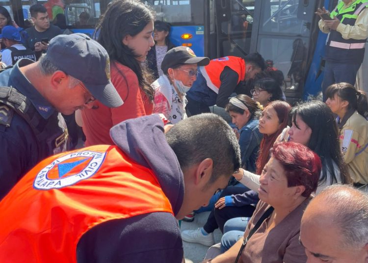 Choque de unidad del Trolebús Elevado deja 38 personas lesionadas