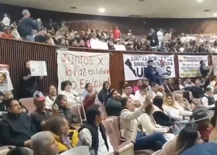 Continúan protestas en Sinaloa exigiendo la renuncia de Rocha Moya