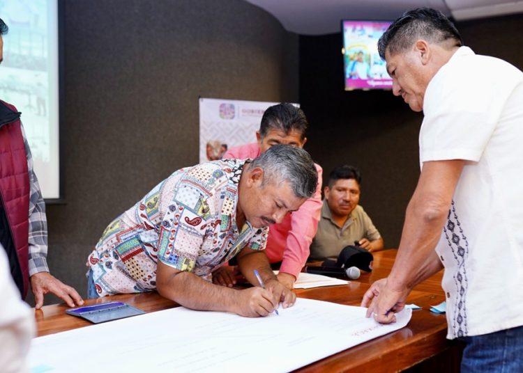Después de tres décadas de conflicto, La Trinidad y Santa María Yaveo firman acuerdo de paz