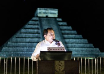 Legado de Felipe Carrillo Puerto es proyectado en el Castillo de Kukulcán