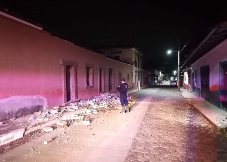 Atiende Protección Civil de Michoacán afectaciones tras sismo en Coalcomán