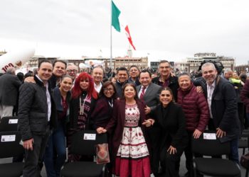 Acude Díaz Mena al informe de 100 días del gobierno de la Presidenta Claudia Sheinbaum