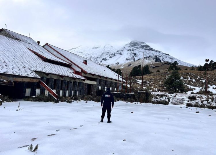 Tras segunda nevada, visitan casi 24 mil personas zonas de volcanes en el territorio estatal