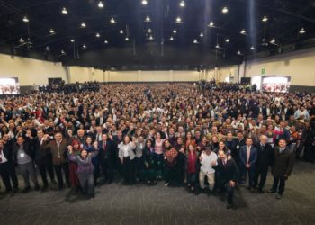 Pide Sheinbaum a alcaldes y alcaldesas invertir en ‘caminos de paz’ y agua