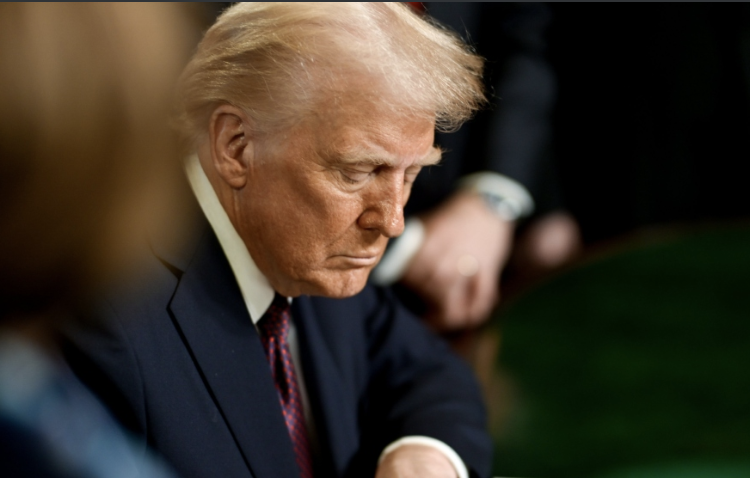 Trump pone aranceles a México y Canadá de 25%, acusa a gobierno mexicano de aliarse con el narco