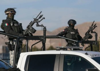 Ejército y Guardia Nacional aseguran escaleras presuntamente usadas por migrantes en frontera de Ciudad Juárez