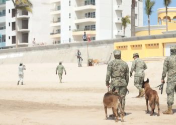 Asegura alcaldesa de Mazatlán que la presencia de militares en el malecón es parte del operativo del carnaval