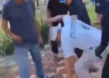 Mujer trans es brutalmente golpeada en Alameda Central por dos funcionarios de la CDMX