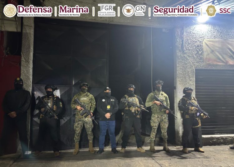 Aseguran mercancía ilegal en cateo en bodega de la Ciudad de México