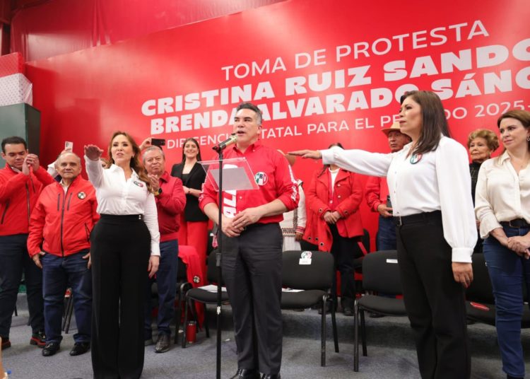 Toma protesta Alejandro Moreno a Cristina Ruiz como nueva presidenta del PRI Estado de México