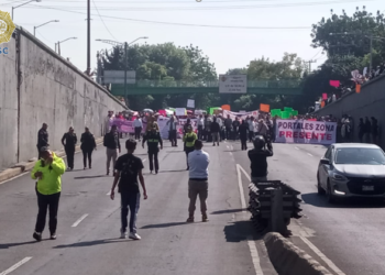 Comerciantes de mercados marchan en CDMX en rechazo a nuevas reglas del Gobierno