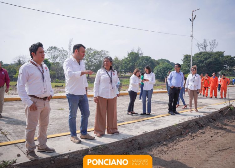 Alcalde Ponciano Vázquez da el banderazo de arranque de construcción del canal pluvial