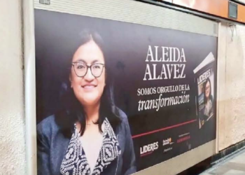 Promociona Aleida Alavez imagen en el metro y bajo puentes, población exige solución a problemas