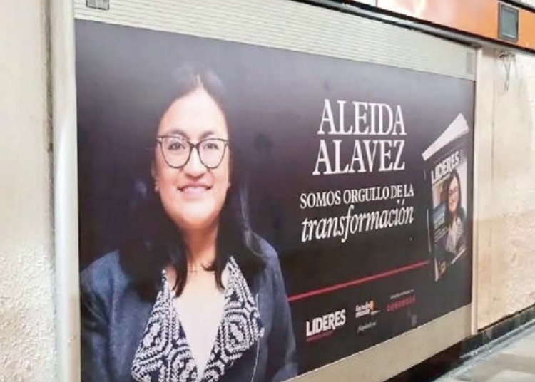 Promociona Aleida Alavez imagen en el metro y bajo puentes, población exige solución a problemas