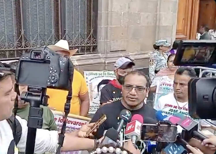 Crean nuevo equipo para hallar a los 43, informan padres de normalistas