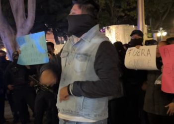 Policías de Puebla protestan tras asesinato de sus 2 compañeros