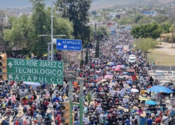 Pobladores de municipios de la Montaña de Guerrero marchan para exigir obras públicas