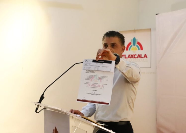 Regidor de Tlaxcala deja su cargo tras revelarse información de que golpea a su esposa