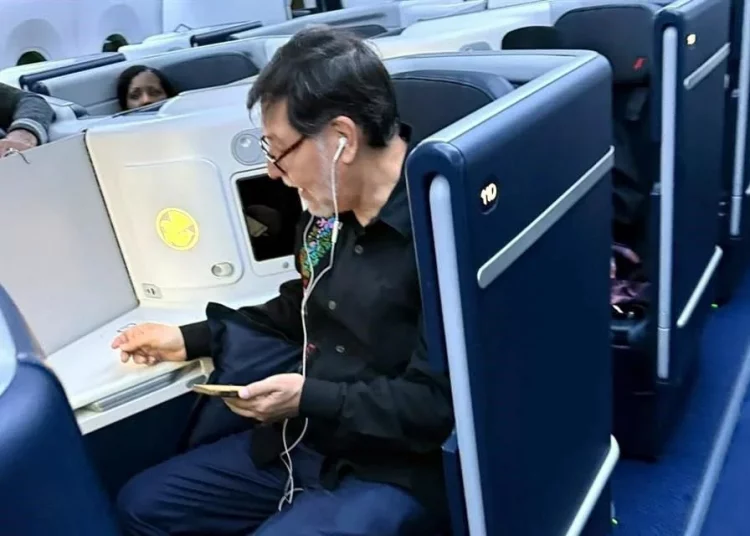 Confirma Noroña que viajó en Business Class a Francia