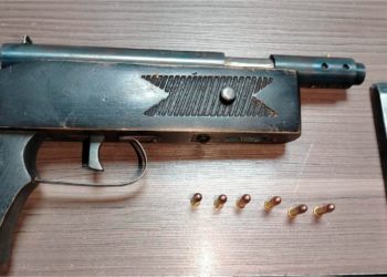 Detienen a cinco personas con droga, arma de fuego y radios portátiles en Álvaro Obregón