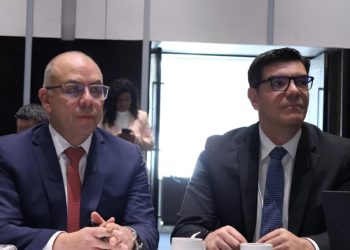 Ventas de vehículos pesados caen 44.5% mientras los autobuses foráneos aumentan 135.5%