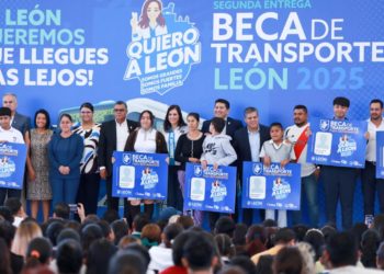 Incentiva León economía de las familias con becas para transporte