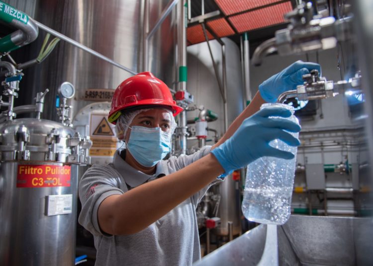 Coca-Cola FEMSA refuerza su liderazgo en sostenibilidad con la certificación AWS en 9 plantas