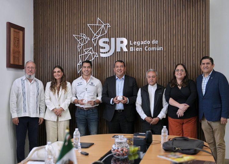 Promueve Felifer Macías el turismo religioso en Querétaro