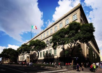 Exopositores de la 4T buscan magistraturas pese a reforma judicial