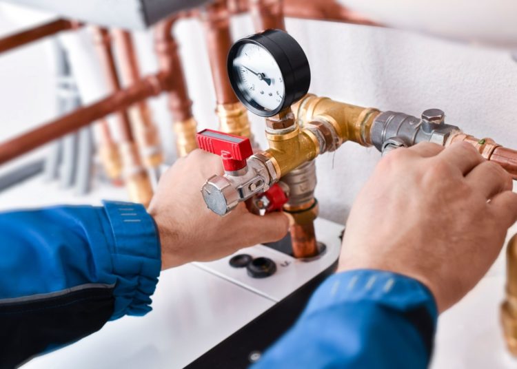 Baja presión de agua complica el panorama en medio de la sequía