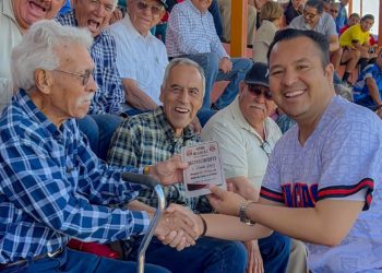 Rinde Liga Municipal homenaje a leyendas del futbol de Delicias