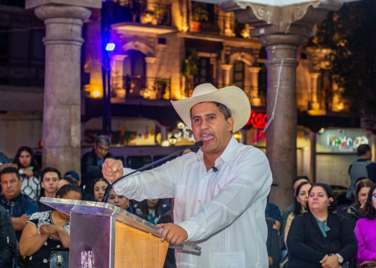 Los abrazos son para los pobres, no para los delincuentes, responde alcalde de Uruapan a Sheinbaum