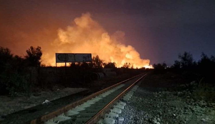 Incendio en basurero de Neza provoca nubes tóxicas y alarma entre vecinos