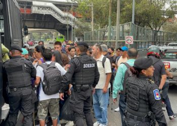 Desalojan trenes en Línea B del Metro; suspenden servicio hacia Ciudad Azteca