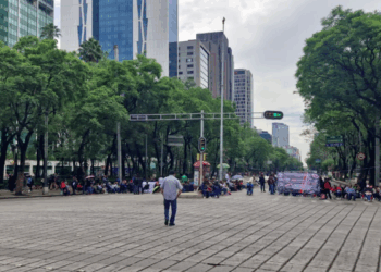 CNTE bloquea Paseo de la Reforma y amaga conseguir