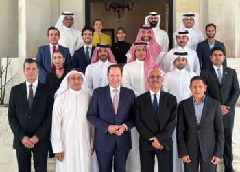 Eruviel Ávila refuerza vínculos con naciones del Golfo Pérsico