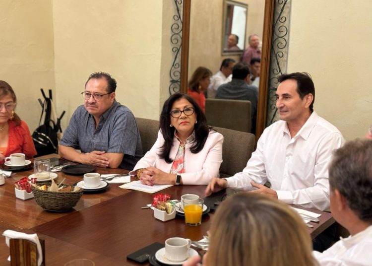 Magistrada Estela Fuentes Jiménez dialoga con arquitectos de Mérida sobre justicia y urbanismo